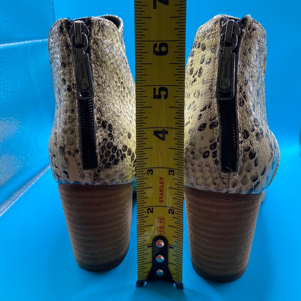 Women’s NWOB Blondo Women's Neda Waterproof Ankle Bootie, snakeskin print. Sz 9M - Picture 5 of 11
